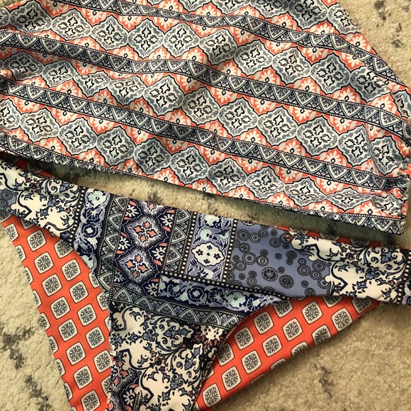 Halter neck reversible bikini - Picture 3 of 3